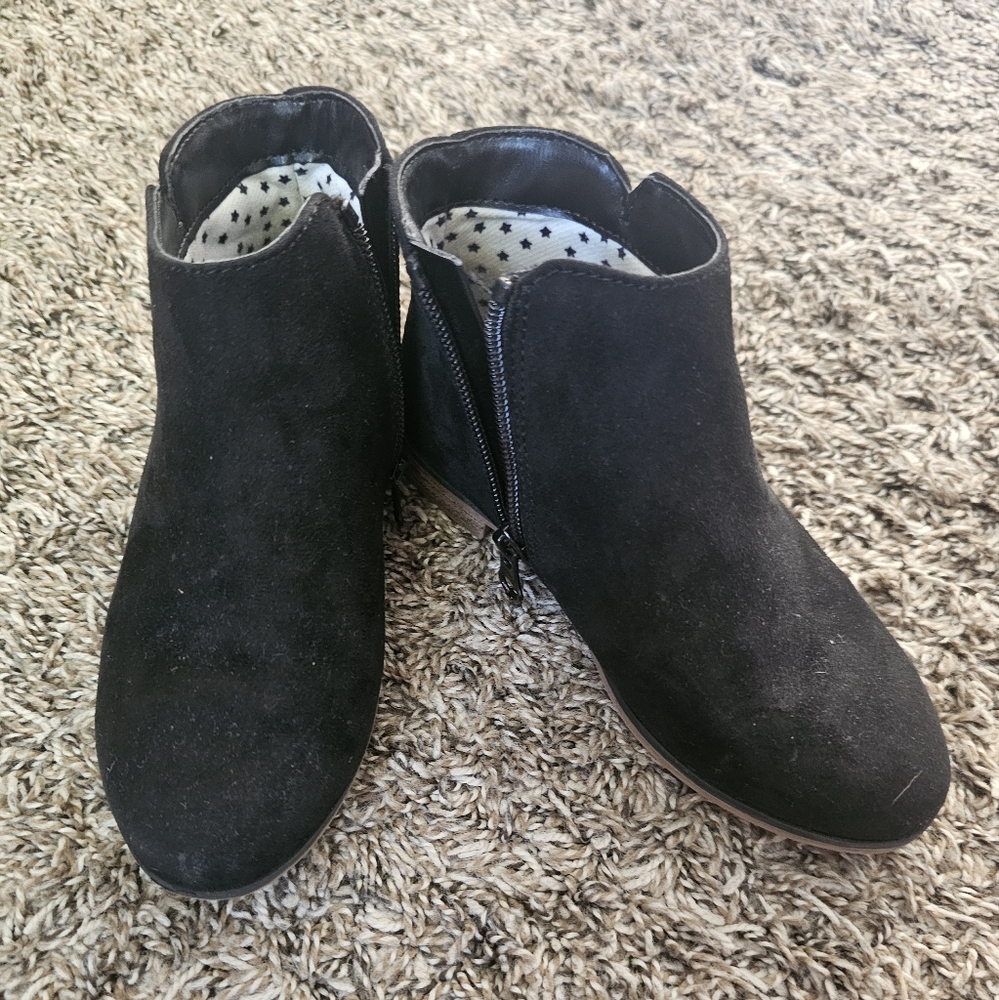 Girls size 13 cat & jack black suede bootie with zipper